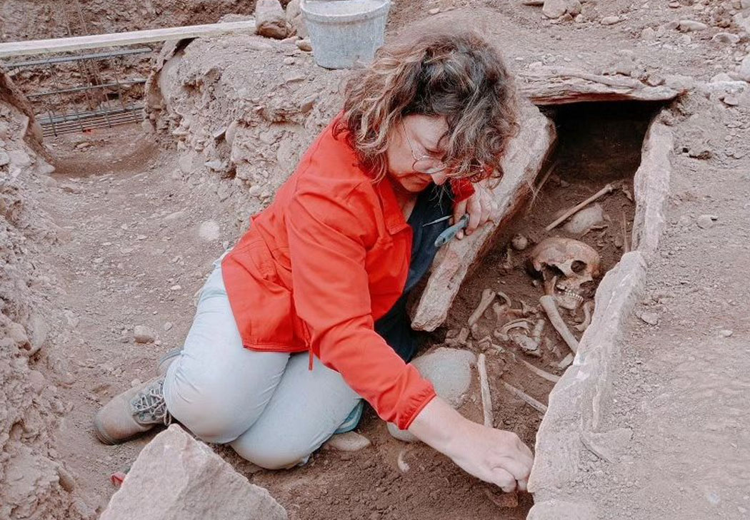 En la excavación arqueológica 'Yo cuento, tú cuentas', de Fabiola Monzón